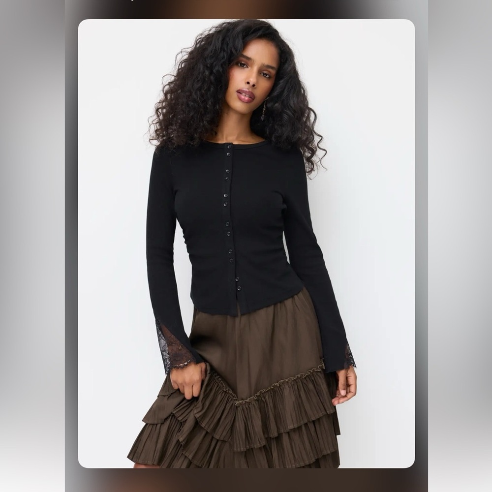 Cider COTTON-BLEND ROUND NECKLINE LONG SLEEVE CONTRASTING LACE TOP S AB8-7